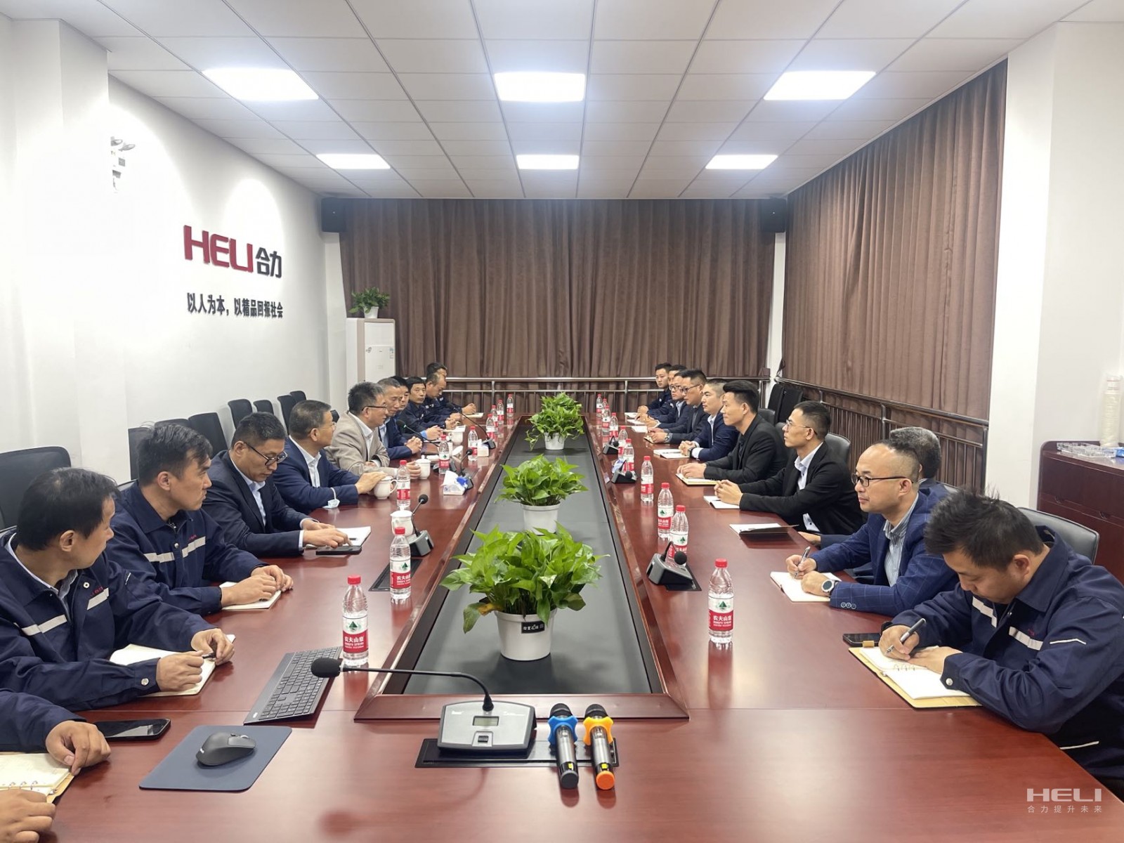 与上海尊龙凯时昆山、嘉定分公司员工交流座谈.jpg
